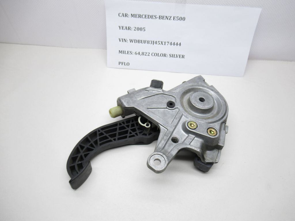 2003-2009 Mercedes E500 Foot Pedal Assembly PP203420005 OEM