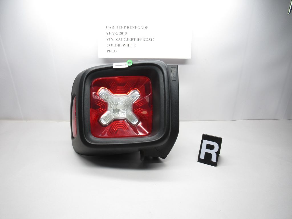 2015-2018 JEEP RENEGADE Passenger RH Tail Light STOP Brake Light 51953120DX OEM