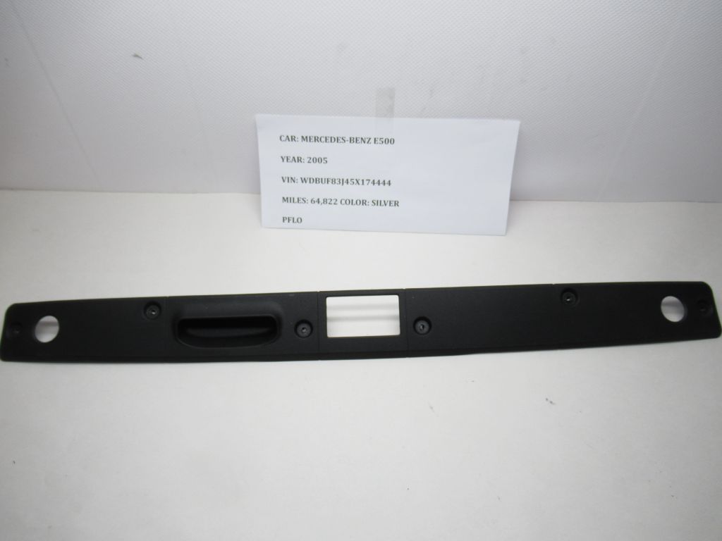 2003-2009 Mercedes-Benz E500 Trunk Handle Trim Panel Cover A2117500193 OEM