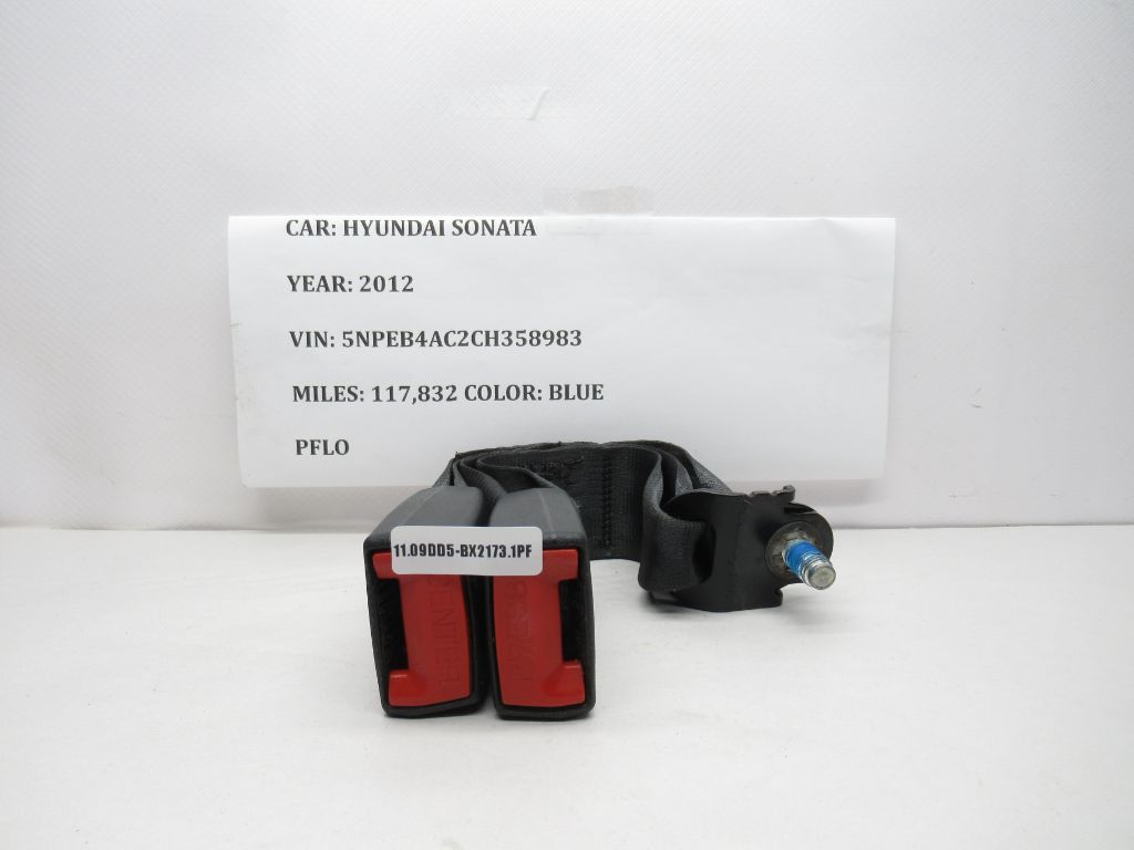 11-14  Hyundai Sonata Rear Center Dual Seat Belt Buckle Latch 898401R500RY OEM