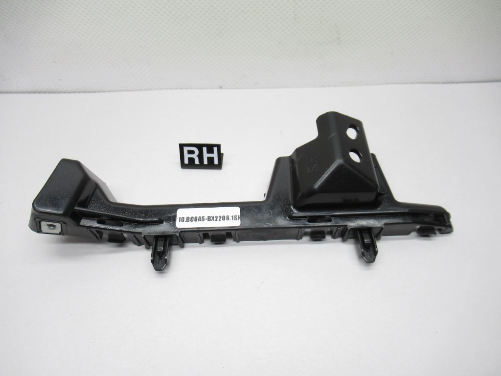 2014-2018 Mazda 3 Front Right Bumper Bracket MA1033110