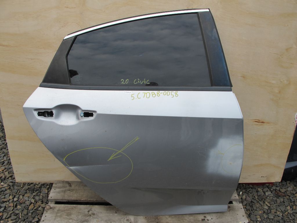 2016- 2021 Honda Civic Passenger Side Right Rear Door Shell Silver *DAMAGE*