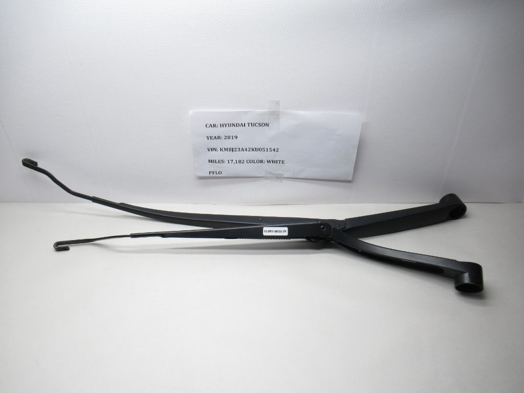 19-21 Hyundai Tucson Front LH and RH Windshield Wiper Arms 98311-D7000 OEM