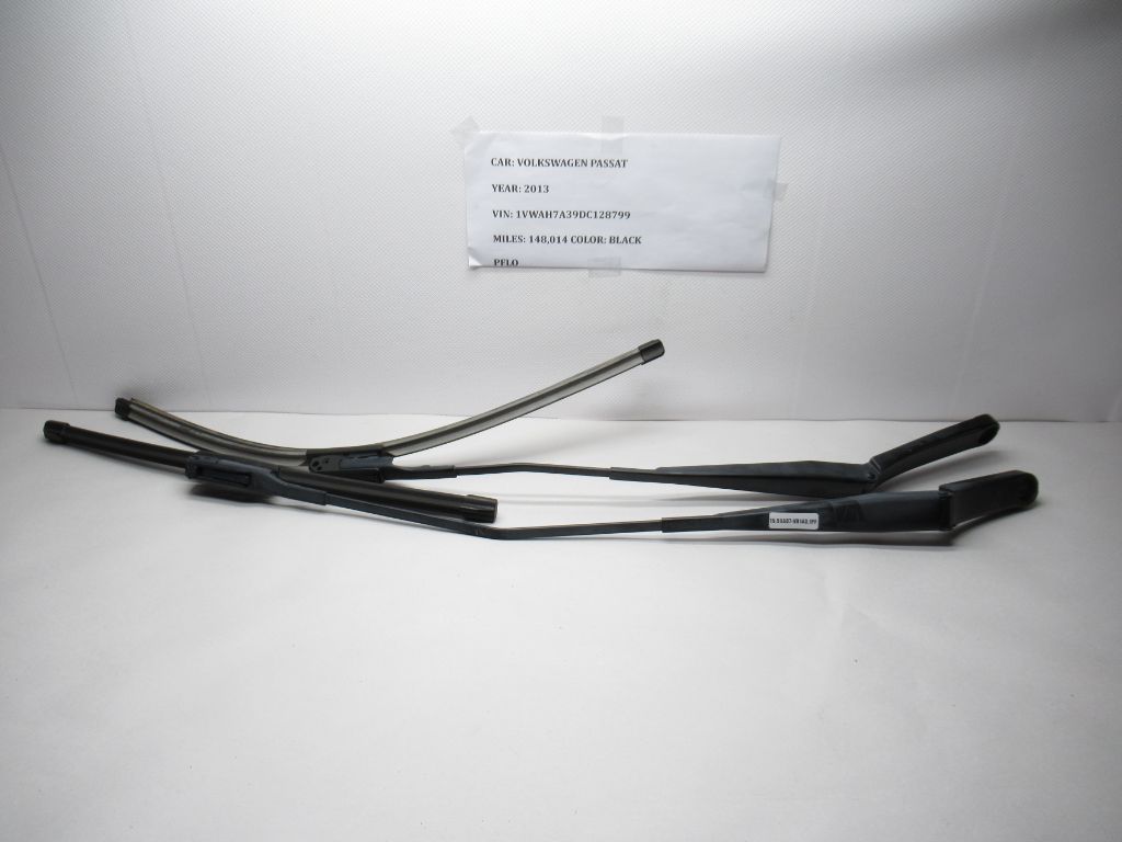 12 - 15 Volkswagen Passat Front Windshield Wiper Arm PAIR SET 561955406 OEM