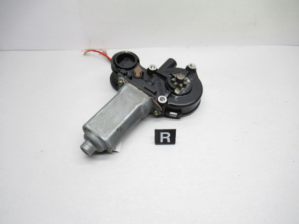 2002-2006 Toyota Camry  Right Side Window Motor 85710-AA050 OEM