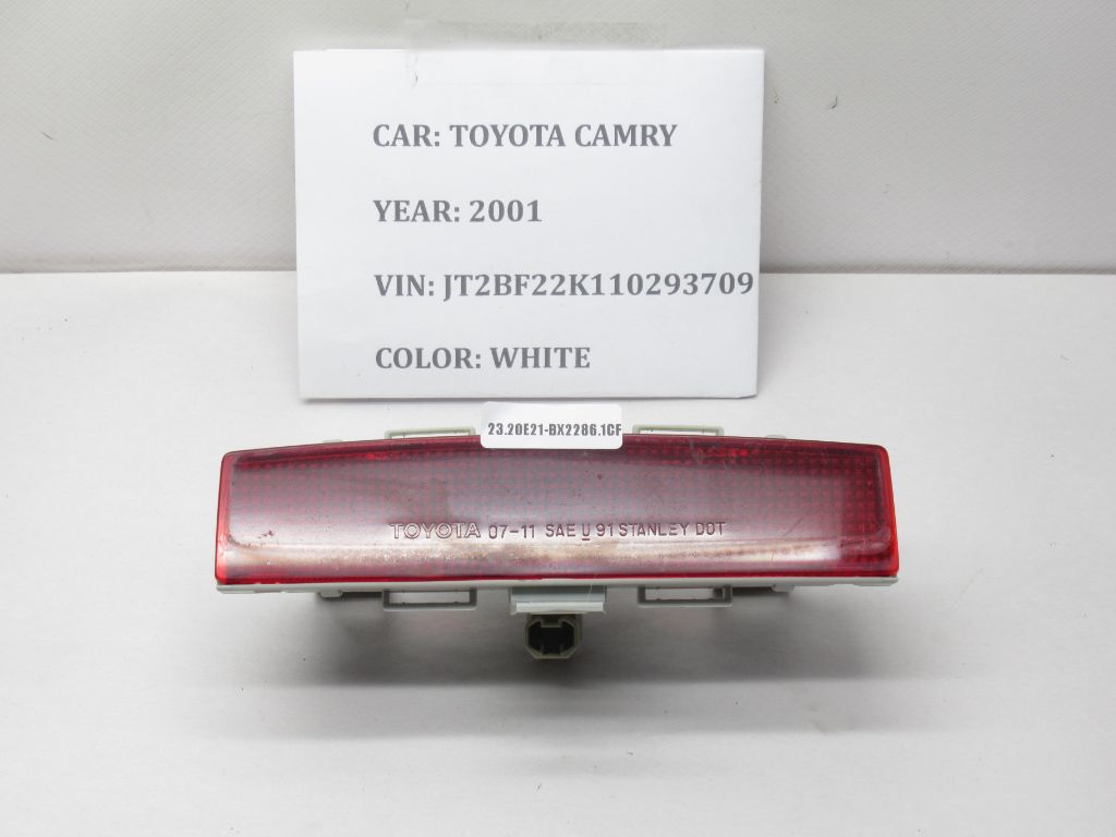 92-01 Toyota Camry Third Rear High Mounted Stop Light 81570-Ac020-B1 OEM