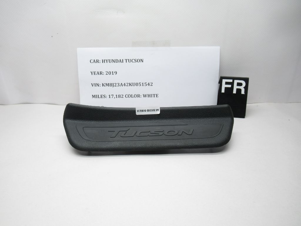 16-21 Hyundai Tucson Front Right Door Sill Scuff Plate Trim Panel 85888D3000 OEM