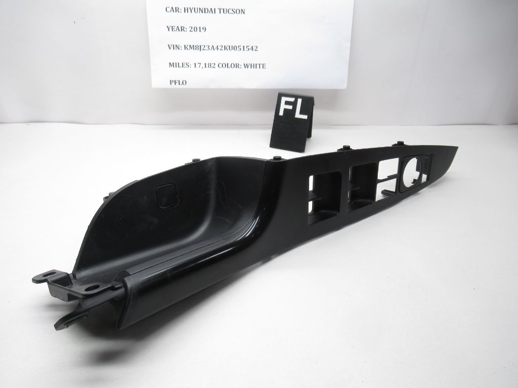 16-21 Hyundai Tucson Front Left Door Handle Cover Panel 82731-D3000 OEM