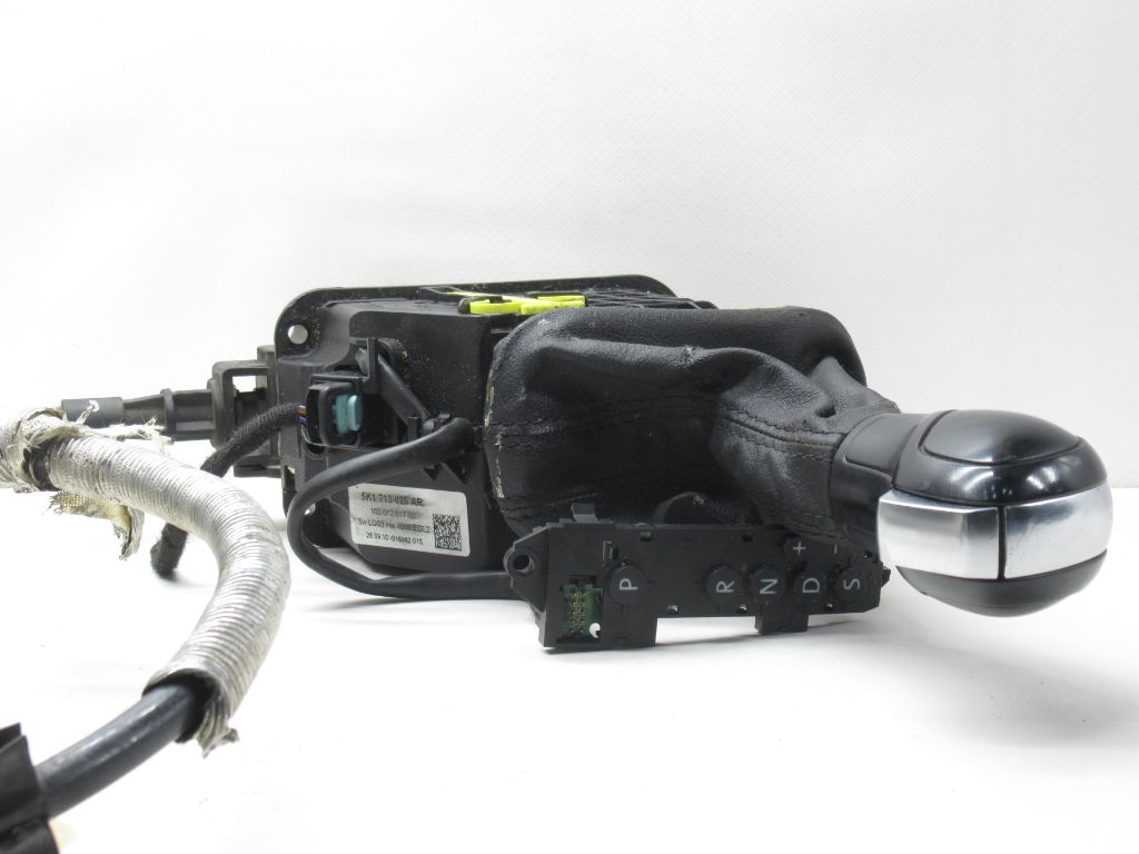 11-14 VW Jetta Shift Knob & Boot MK6 Auto A/T  5C7 713 203 B OEM