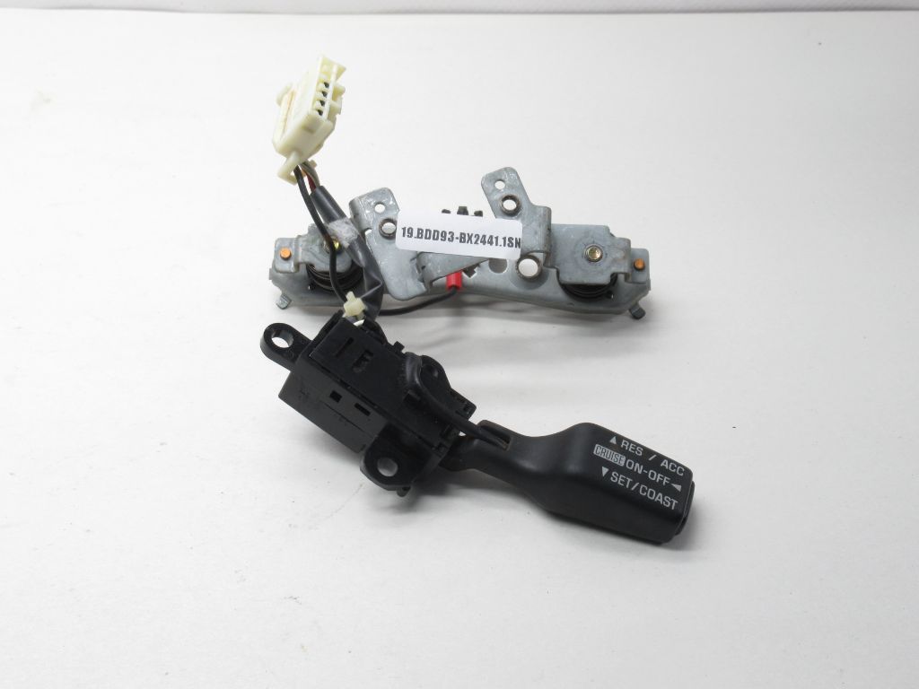 1997-2001 Lexus ES300  Cruise Control Switch 84630-33060 OEM