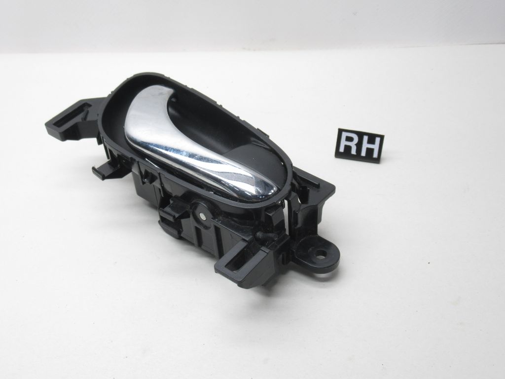 2013-2019 Nissan Sentra  Right  Door  Interior Handle 80670-3SG0C OEM