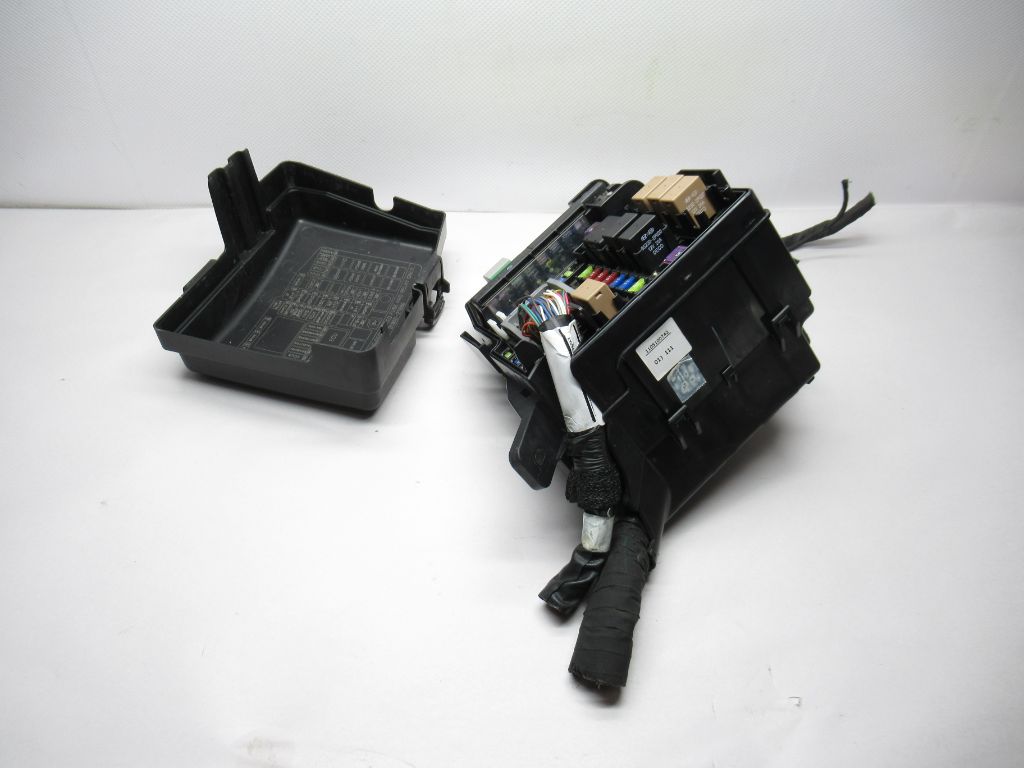 2014-2016 Kia Cadenza Fuse Box Relay Module 91950-2T500 OEM