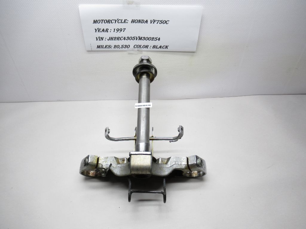 1997 - 2000 Honda Magna VF 750 Steering Stem Lower Triple Tree 53219-MZ5-M10 OEM