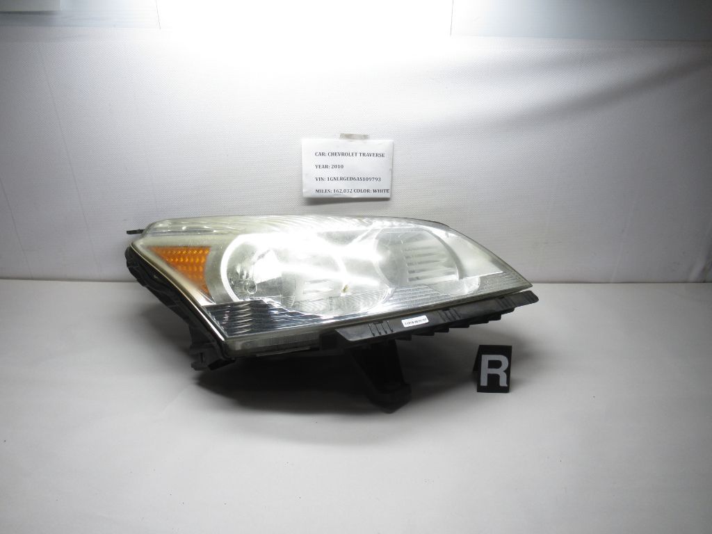 2009-2012 Chevrolet Traverse Right Side Headlight 20840424 OEM