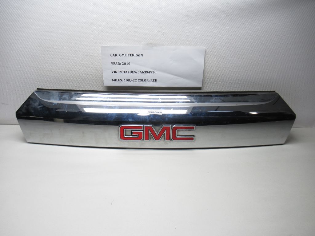 2010-2017 GMC Terrain Tailgate Chrome Finish Molding 20881057 (damaged) OEM