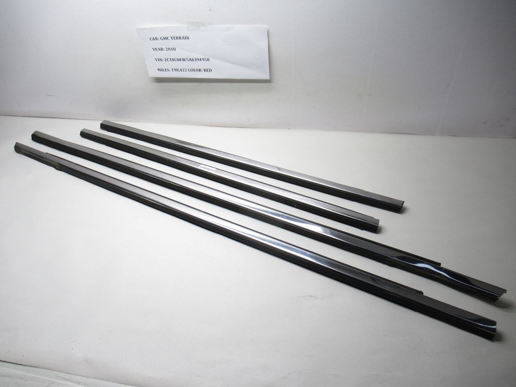 2010-2011 GMC Terrain Door-Belt Molding 20908427 OEM